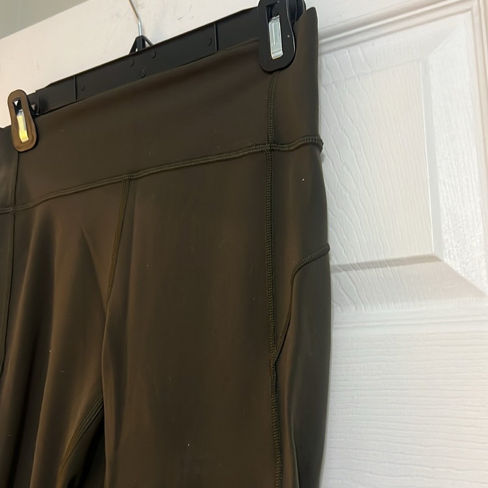 Lululemon - Picture 4 of 5